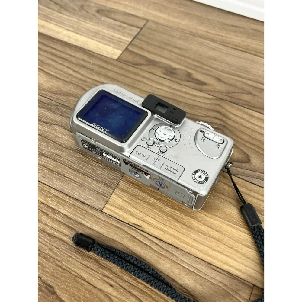 Sony Cyber-shot DSC-P9 4.0MP Digital Camera - Silver No Charger